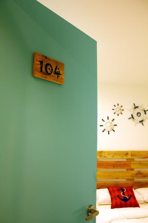 Roof Talk Theme Hostel Johor Bahru Exterior photo