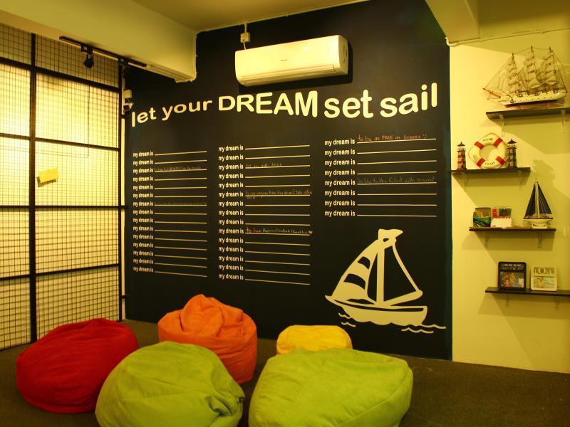 Roof Talk Theme Hostel Johor Bahru Exterior photo