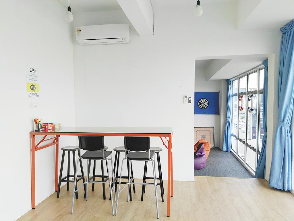 Roof Talk Theme Hostel Johor Bahru Exterior photo